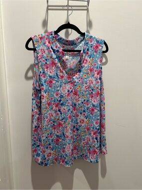 Floral V-Neck Sleeveless Tank Top in Light Blue and Pink